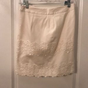 WHITE LACE DETAIL SKIRT